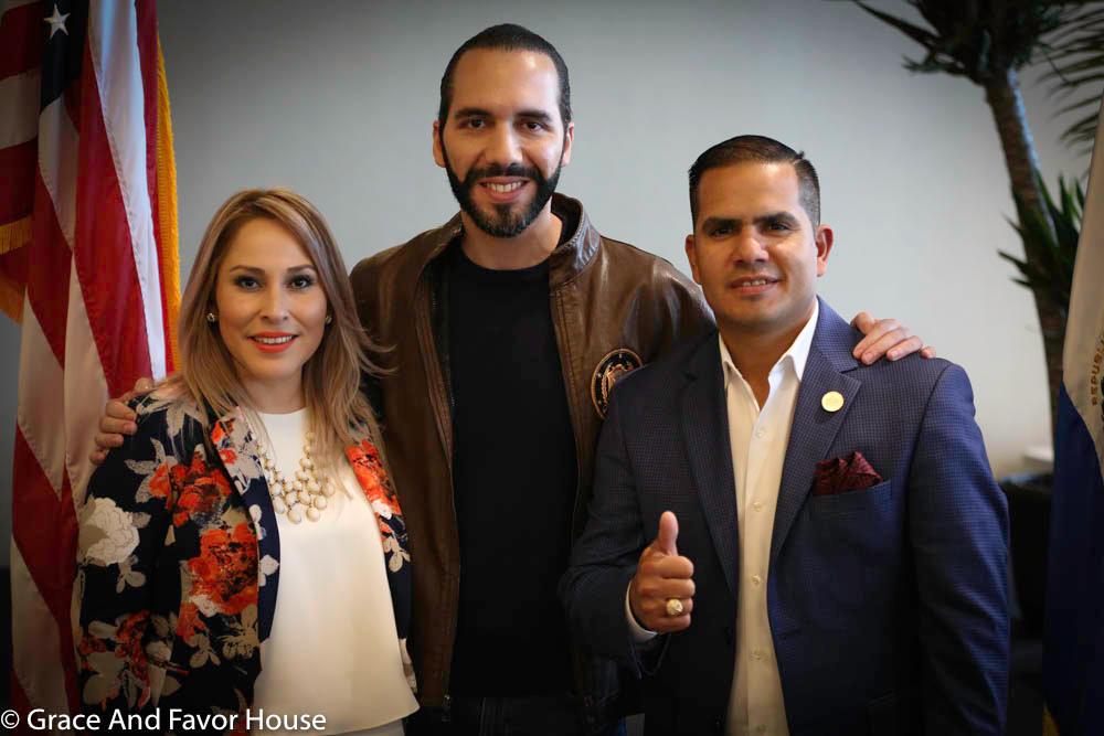 Franklin Cerrato junto al presidente Nayib Bukele