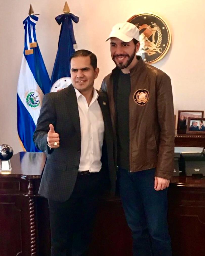 Franklin Cerrato y el presidente Nayib Bukele en Casa Presidencial